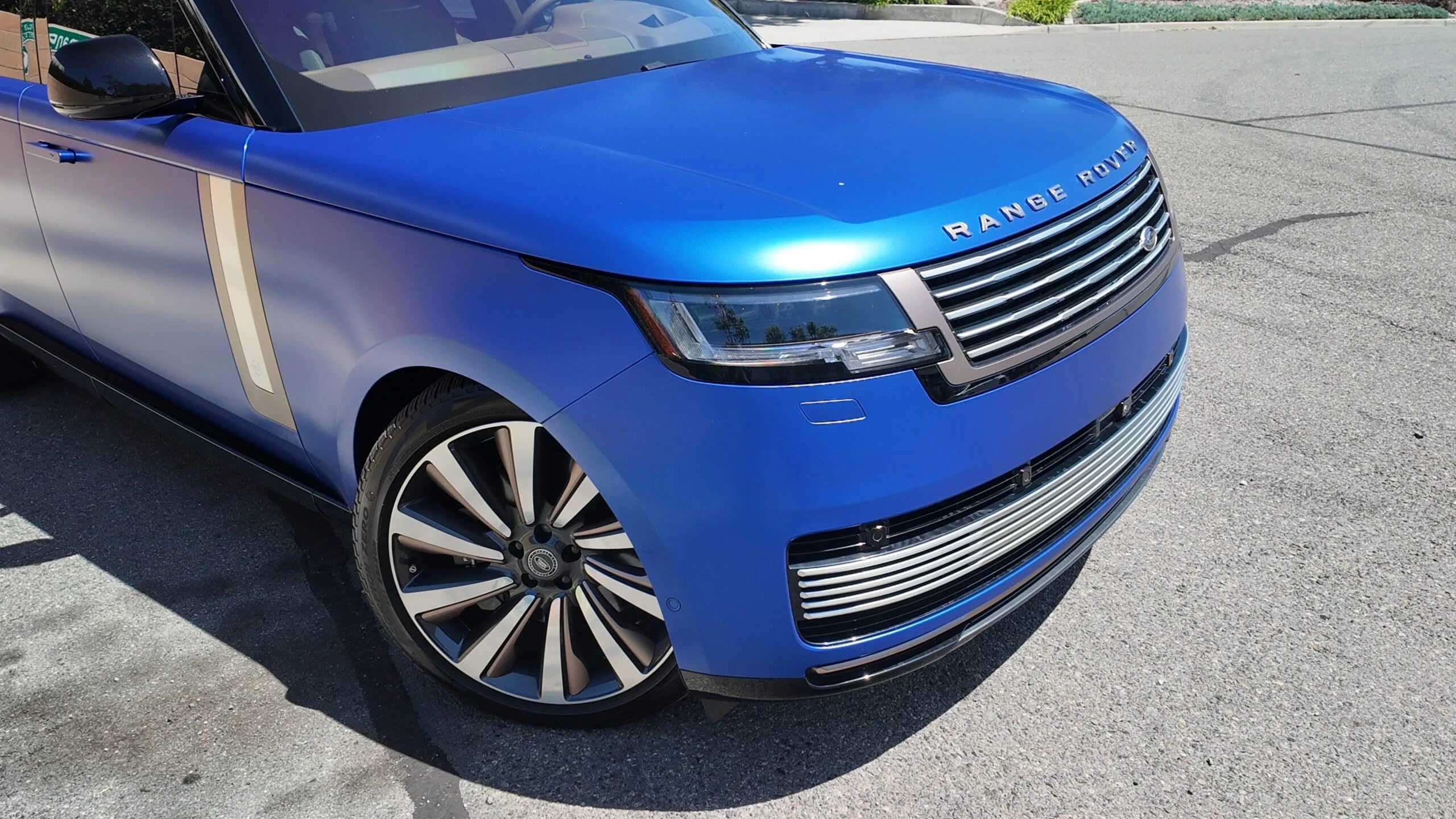 Range Rover SV detail relevant to yacht & marina delivery on LUXURY CAR CLUB