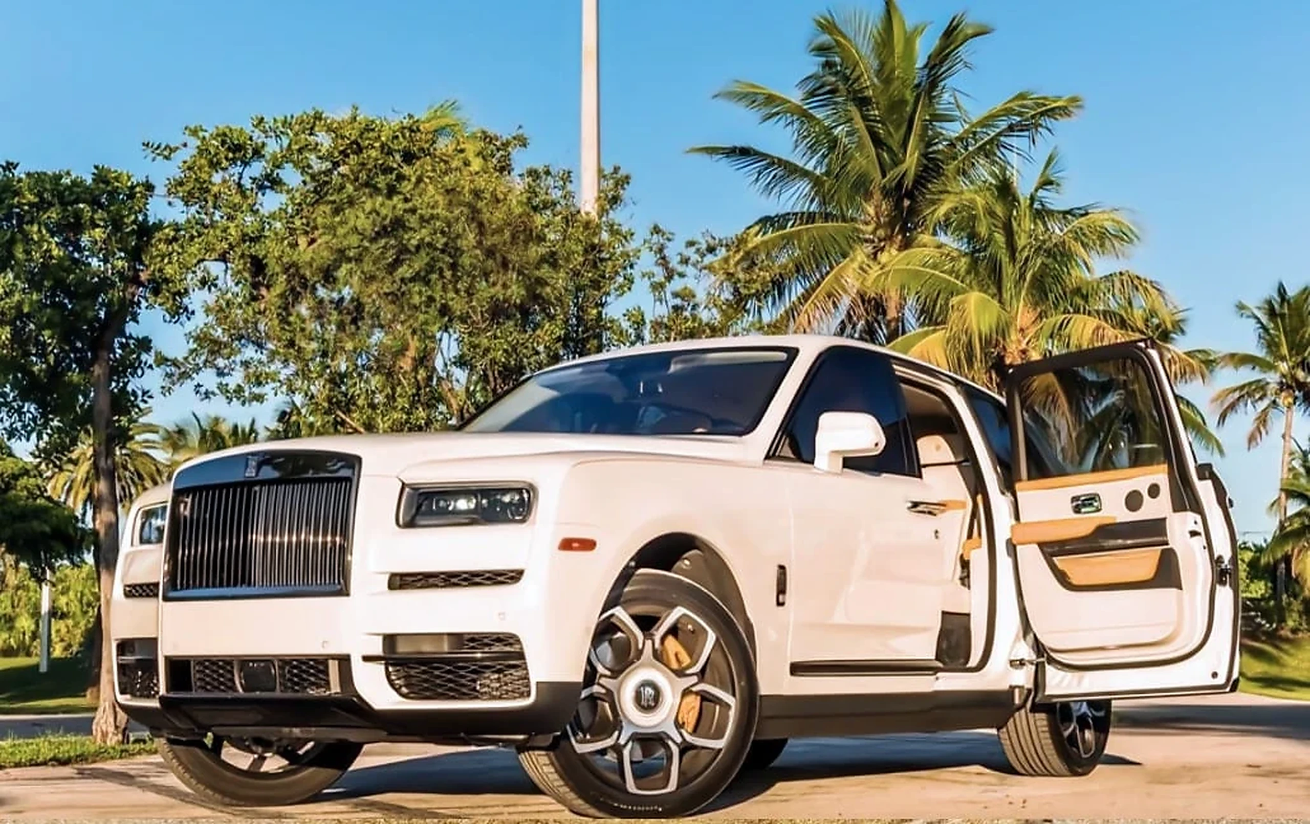 Rolls-Royce Cullinan Black Badge photographed for the LUXURY CAR CLUB contact guide